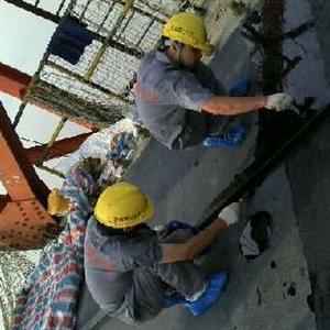 浩瀚体育(中国)官方网站-登录入口员工在做复合润滑涂层